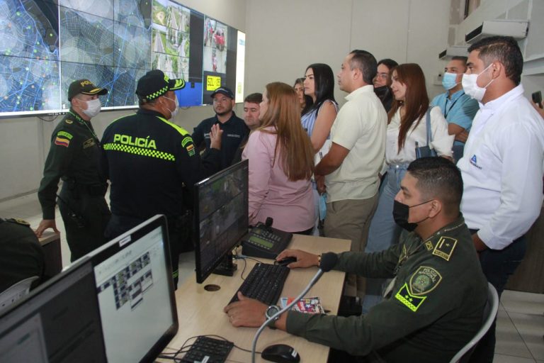 Comerciantes visitan CAD de la Policia