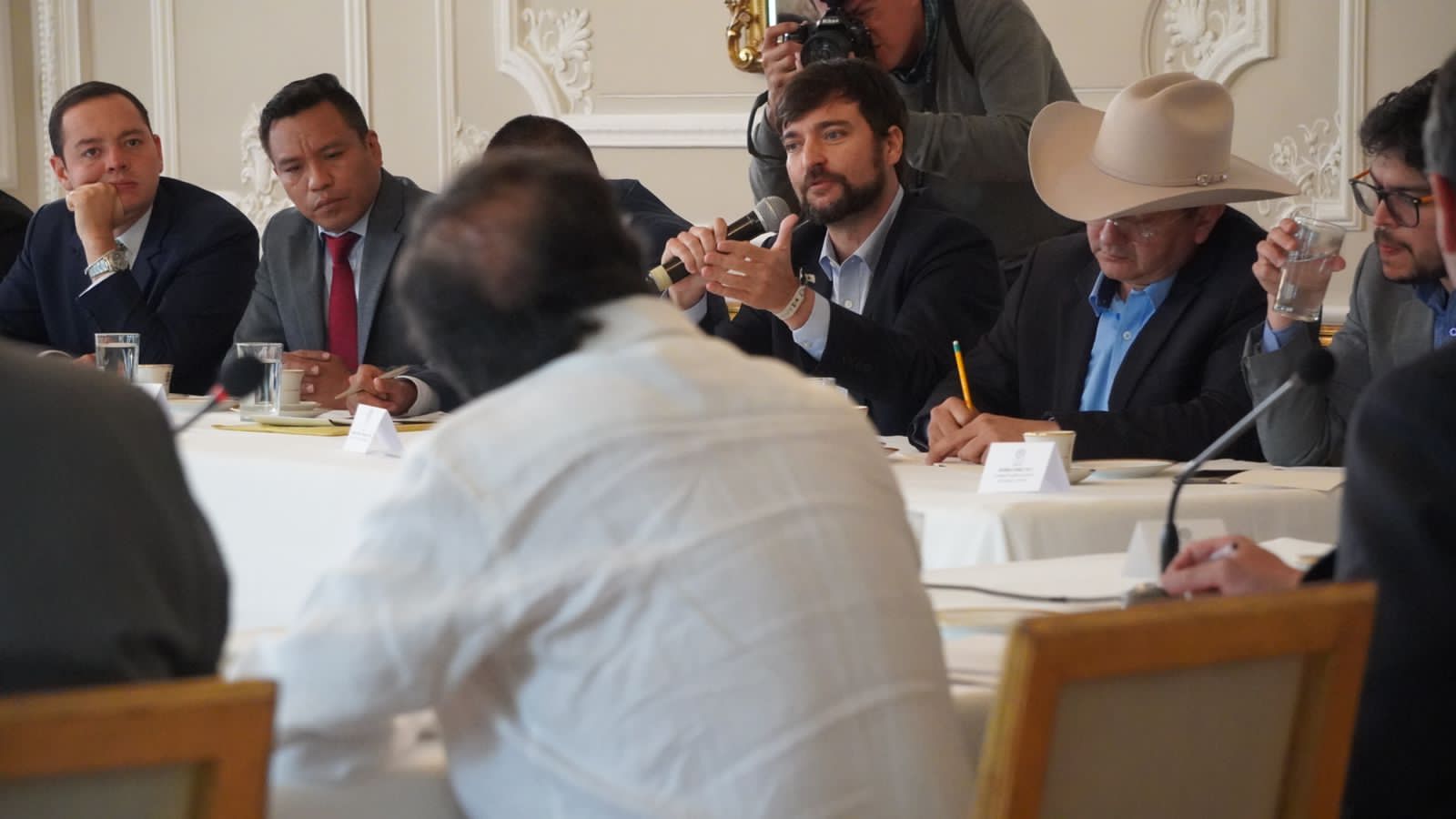 Presidente Petro recibe del alcalde Pumarejo propuestas para bajar tarifas  de energía en el Caribe