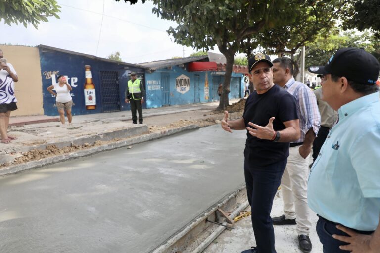 Alcalde Alejandro Char operación tapahuecos