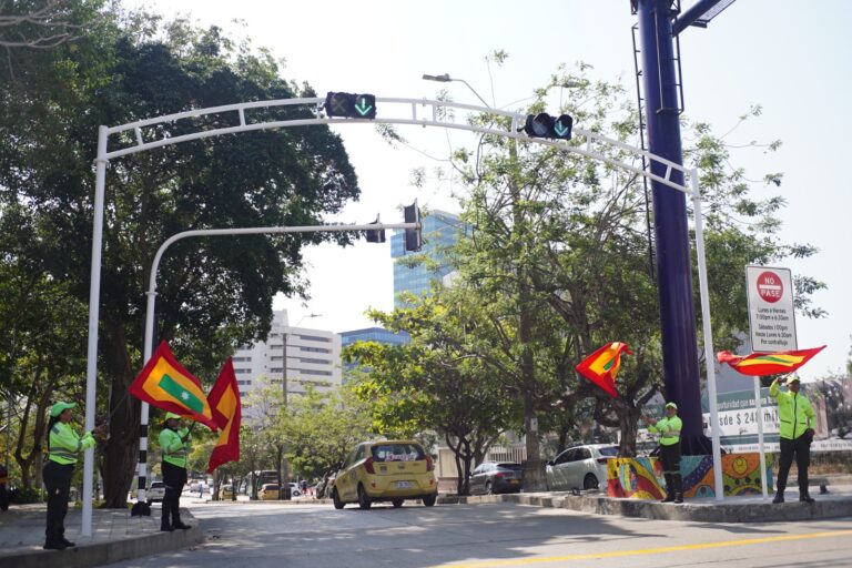 Arco informativo luminoso para el contraflujo de la Carrera 59b entre Calles 77 y 79